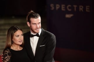 Welsh footballer Gareth Bale (R) and his wife Emma Rhys Jones pose on arrival for the world premiere of the new James Bond film 'Spectre' at the Royal Albert Hall in London on October 26, 2015. The film is directed by Sam Mendes and sees Daniel Craig play suave MI6 spy 007 for a fourth time.   AFP PHOTO / LEON NEAL
