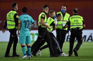 Kibic, który wtargnął na boisko w meczu Mallorca-Barcelona wyjawił powód