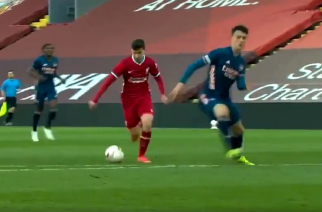 Świetny rajd zakończony golem. Mateusz Musiałowski błyszczy w młodzieżowym zespole Liverpoolu! [WIDEO]
