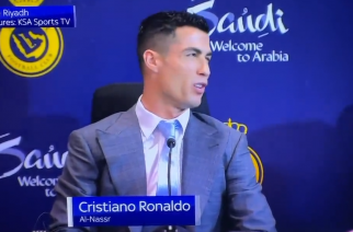 Niefortunna wpadka Cristiano Ronaldo na konferencji prasowej! [WIDEO]